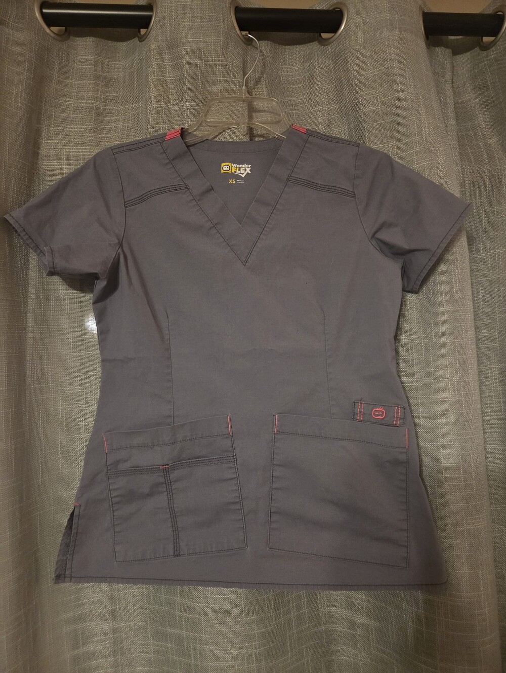 XS WonderWink Women's Gray V-Neck Scrub Top And Pants. Navy WonderWink Pants